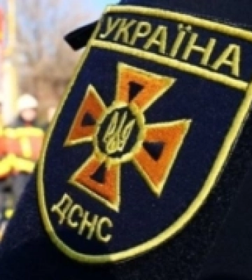 Облили водою: волинські рятувальники провели на пенсію колегу