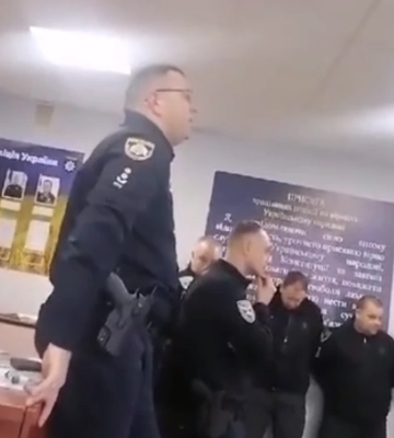 Полицейские в Днепре отказались вступать в ряды штурмовиков, — соцсети (видео)