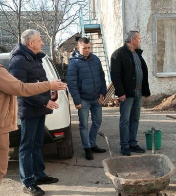 Підвал заливає нечистотами: у Первомайську не можуть завершити ремонт укриття для школярів