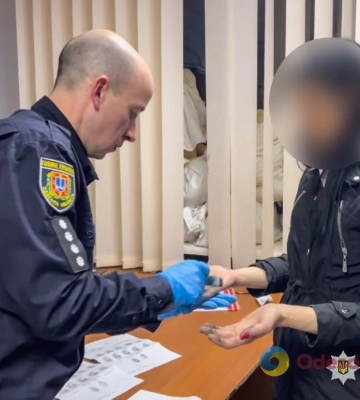 В Одесі викрили цивільну подружню пару, яка через телеграм-канал збувала наркотичні засоби