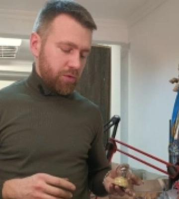 Бруківка зі срібла та гільзи з камінням: луцький ювелір розповів про популярні прикраси