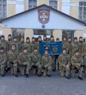 Морпіхи 38 окремої бригади передали в колекцію Острозького військового ліцею свій прапор