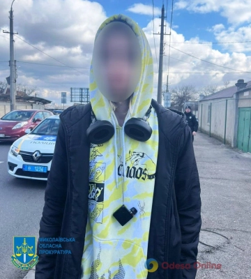 В Одесі поліцейські викрили чоловіка у виготовленні порнографії та зберіганні психотропів