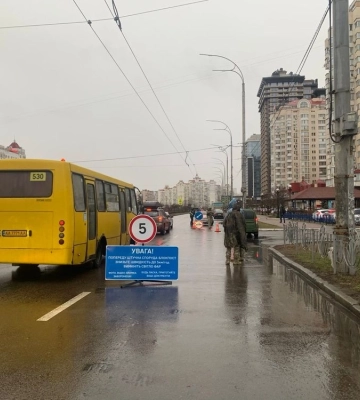 У Києві на Оболоні шукають диверсантів: встановили мобільні блокпости