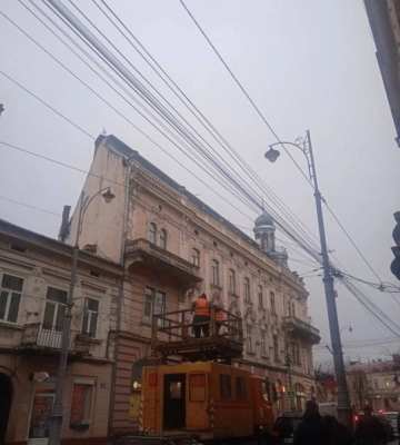 На Головній у Чернівцях обірвалась контактна мережа: не курсують тролейбуси №3 та 5