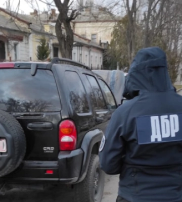На Миколаївщині затримали військового, який хотів продати передані для ЗСУ автівки