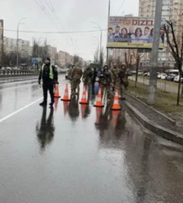 У Києві на Оболоні помітили нові блокпости: в ТЦК дали пояснення. Фото