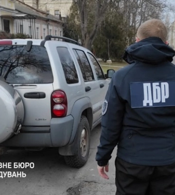 В Николаевской области военный пытался продать переданные для ВСУ автомобили