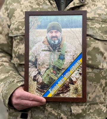Роменська громада провела в останню путь героя Михайла Довбню