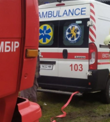 Рятувальники Львівщини двічі допомагали буксирувати автомобілі «швидкої»