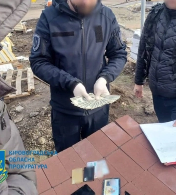 Посадовця ДСНС, який за хабар обіцяв працевлаштування, судитимуть на Кіровоградщині