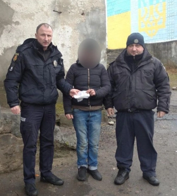 На Рівненщині 33-річна жінка обікрала підприємицю, у якої підробляла