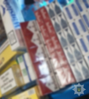 У Конотопі поліцейські припинили продаж контрафактних цигарок