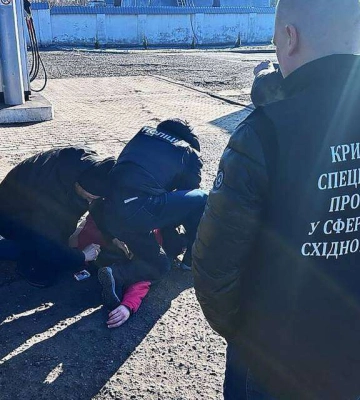 Автомат за 45 тисяч гривень. У Кривому Розі військовослужбовця підозрюють у продажу трофейної зброї