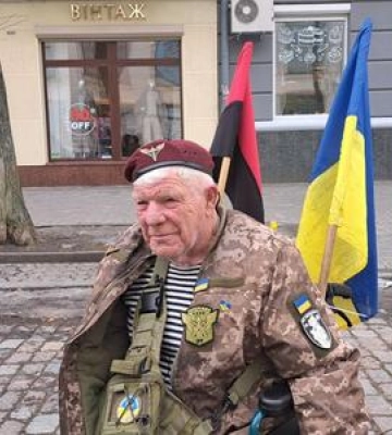 Легенда Херсона в Полтаві: волонтер дядя Гриша збирає мільйони