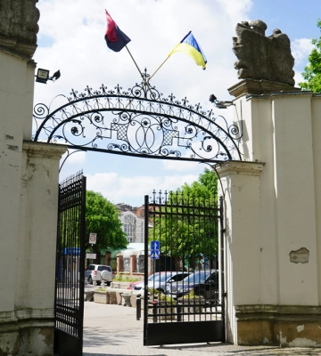В Івано-Франківську досліджуватимуть територію палацу Потоцьких. Що відомо