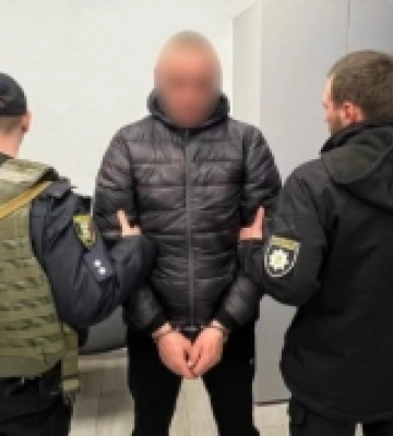 В Ужгороді поліція затримала раніше судимого зловмисника, який під час візиту в стоматологію викрав телефон лікаря