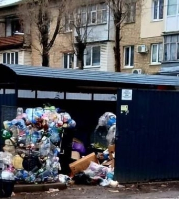 В школах бардак, по городу ходить страшно: в Мелитополе уже две недели не вывозят мусор 