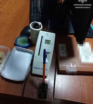 Черкаські поліцейські відсторонили від керування нетверезу водійку
