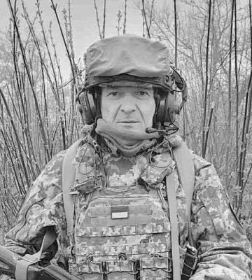 Провели на колінах: Черкаси попрощалися із полеглим захисником