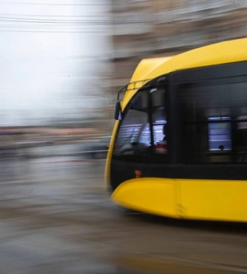 Через ворожу атаку у Києві запроваджені тимчасові зміни у русі громадського транспорту