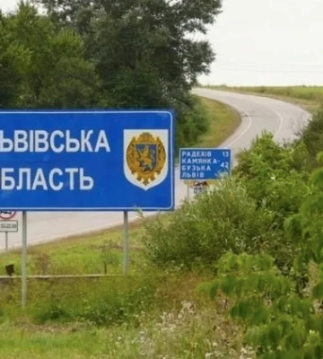 Атака рф на Львовщину: пожар на промышленном объекте потушили, люди не пострадали - ОВА