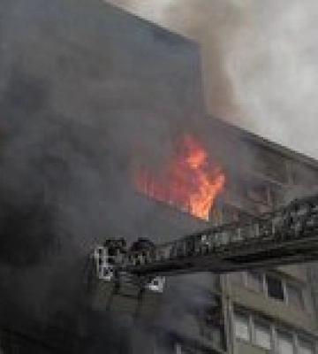 Киев. Пострадали более 10 человек, есть разрушение и пожар в жилом доме – видео, фото