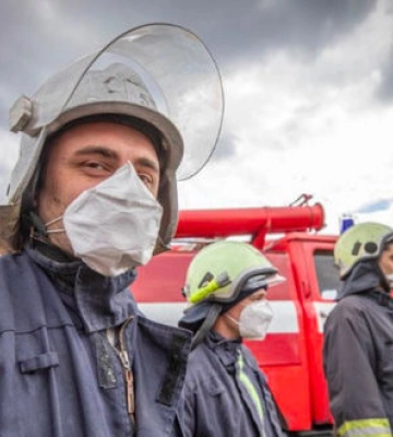 У Дрогобичі внаслідок влучання російської ракети спалахнула пожежа на промисловому об’єкті