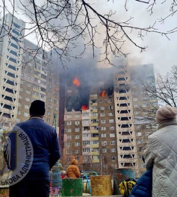 "Ми всі у крові": очевидці розповіли про перші хвилини після удару по будинку в Києві