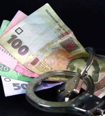 Уманчанину повідомили про підозру в десятьох випадках шахрайства