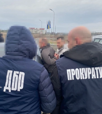 Обіцяли закрити справу за $2500. На Львівщині на хабарі затримали поліціянтів