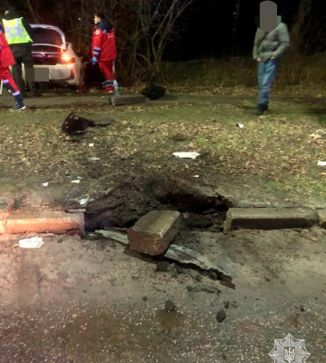 У Черкасах нетверезий водій наїхав на бордюрний камінь