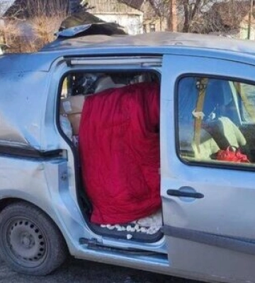 Окупанти поцілили дроном в авто на Дніпропетровщині: постраждали дві людини. ФОТОрепортаж