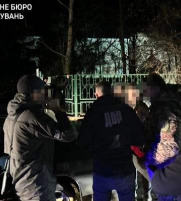 В Одеській області затримали чиновника ТЦК та правоохоронця, які торгували «білими квитками», — ДБР