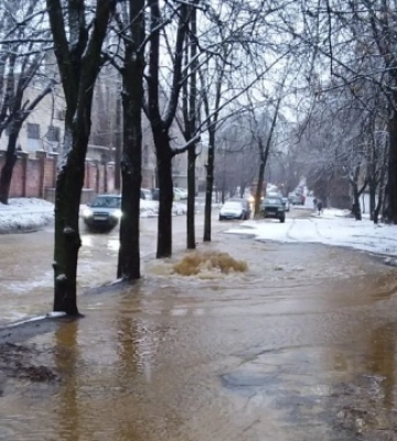 У Києві ліквідували пошкодження водопроводу на вулиці Олекси Тихого