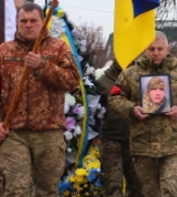 Залишилось четверо дітей: Луцьк попрощався із захисником Анатолієм Петруком