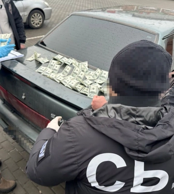 У Черкасах затримали чоловіка, який допомагав “відкосити” від армії за 6,5 тис. доларів