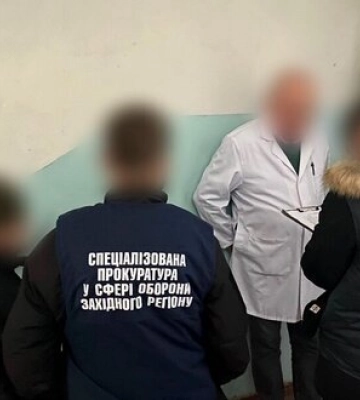 Лікар ВЛК на Хмельниччині вимагав 5 тис. дол. хабаря у хворого військового за підтвердження діагнозу, - прокуратура. ФОТО