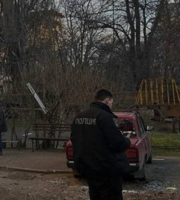 Внаслідок чергових обстрілів передмістя Херсона троє людей отримали поранення