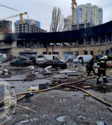 Через ракетну атаку в Києві на СТО згоріло близько 40 автівок 