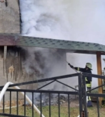 Волинські рятувальники ліквідували пожежу в дачному будинку
