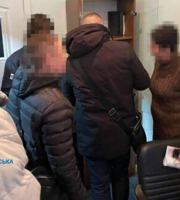 На Дніпропетровщині посадовиця причетна до розкрадання 5,4 млн грн на закупівлі укриттів для школярів — поліція