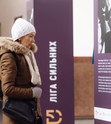 «Ліга сильних» відкрила фотовиставку про людей з інвалідністю «Час вийти на світло»