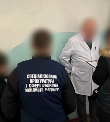 Член ВЛК на Хмельниччині вимагав 5000 доларів у хворого військового