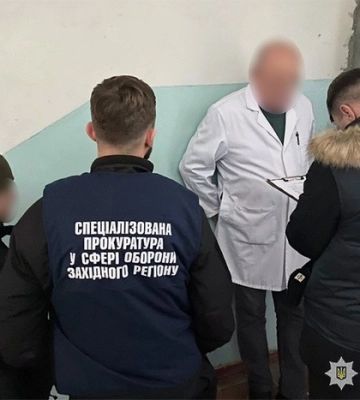 У Хмельницькому члена військово-лікарської комісії викрили на хабарництві
