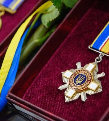 Міський голова Луцька вручив державні нагороди родинам загиблих захисників