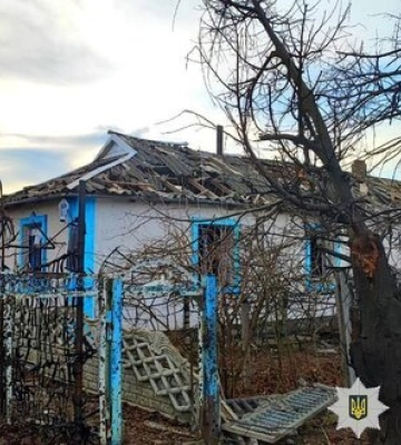 Наслідки ворожих обстрілів Херсонщини: три особи дістали поранення. ФОТОрепортаж
