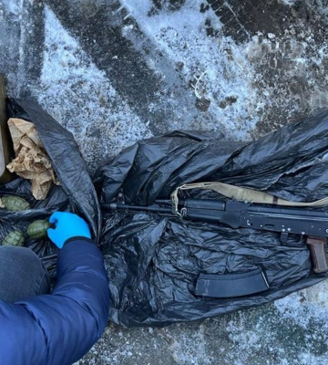 Поблизу Києва виявлено схрон зброї РФ: деталі 