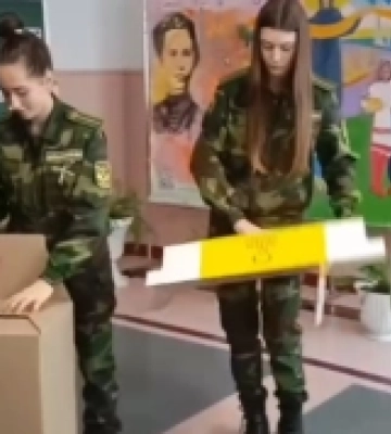 Гімназія на Любешівщині отримала контейнери для роздільного збирання відходів