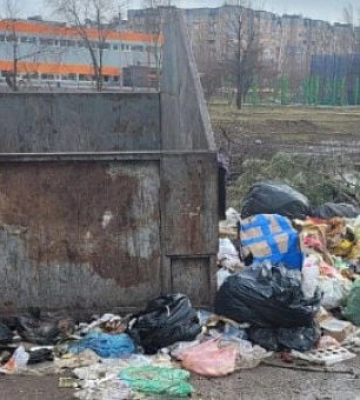 Криворіжців закликають не залишати сміття біля контейнерів
